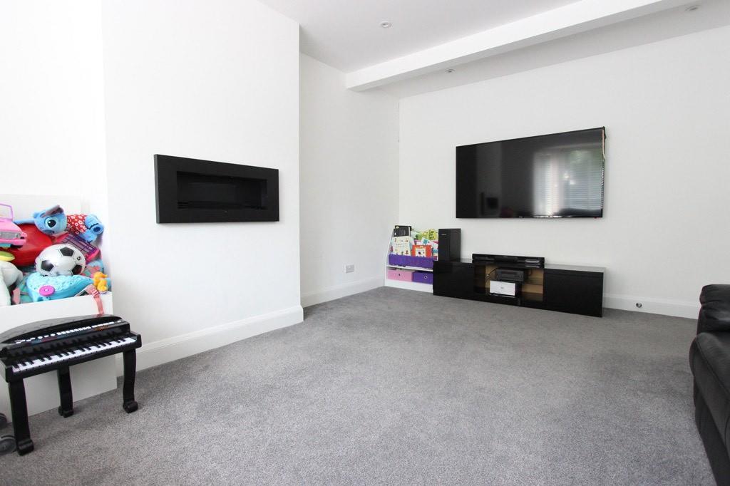 Property Image 228268c0-df5e-4059-9d25-a8a72262e33e