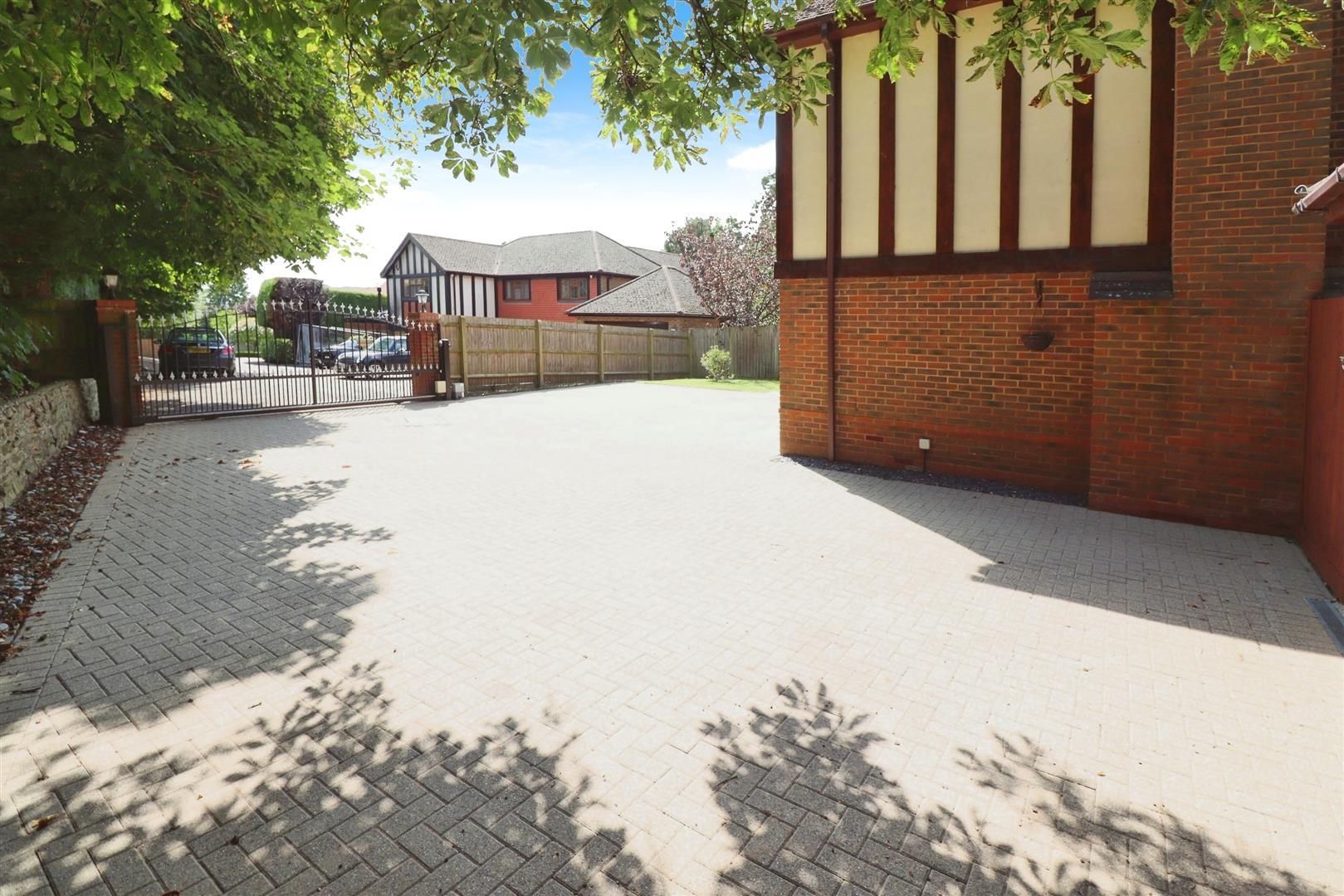 Property Image 22f54cd8-1938-4c79-8b57-91d0501a00aa
