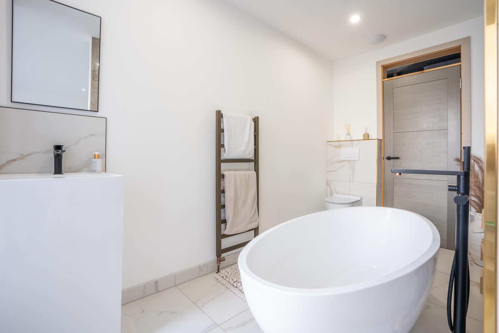 Property Image 2362db19-ccda-46e2-b34a-f8ad03e3cf46