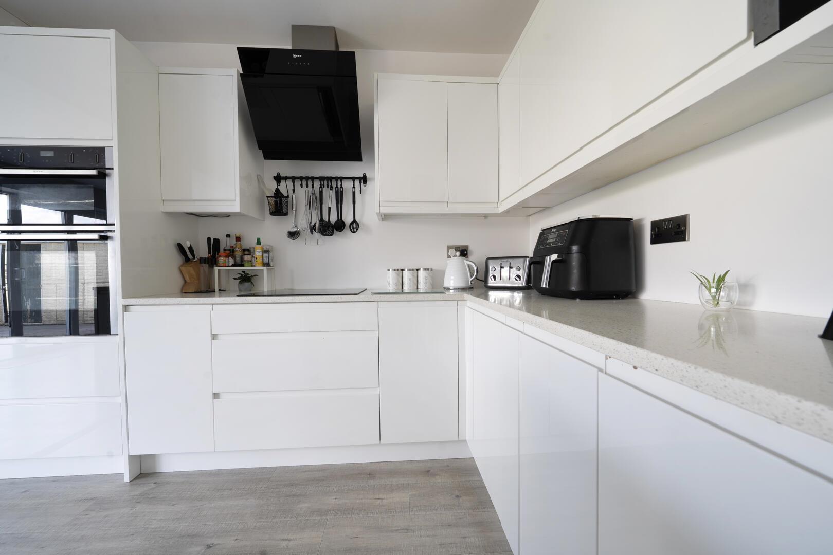 Property Image 239db385-6a0c-48cc-83b7-f9c640b408b3
