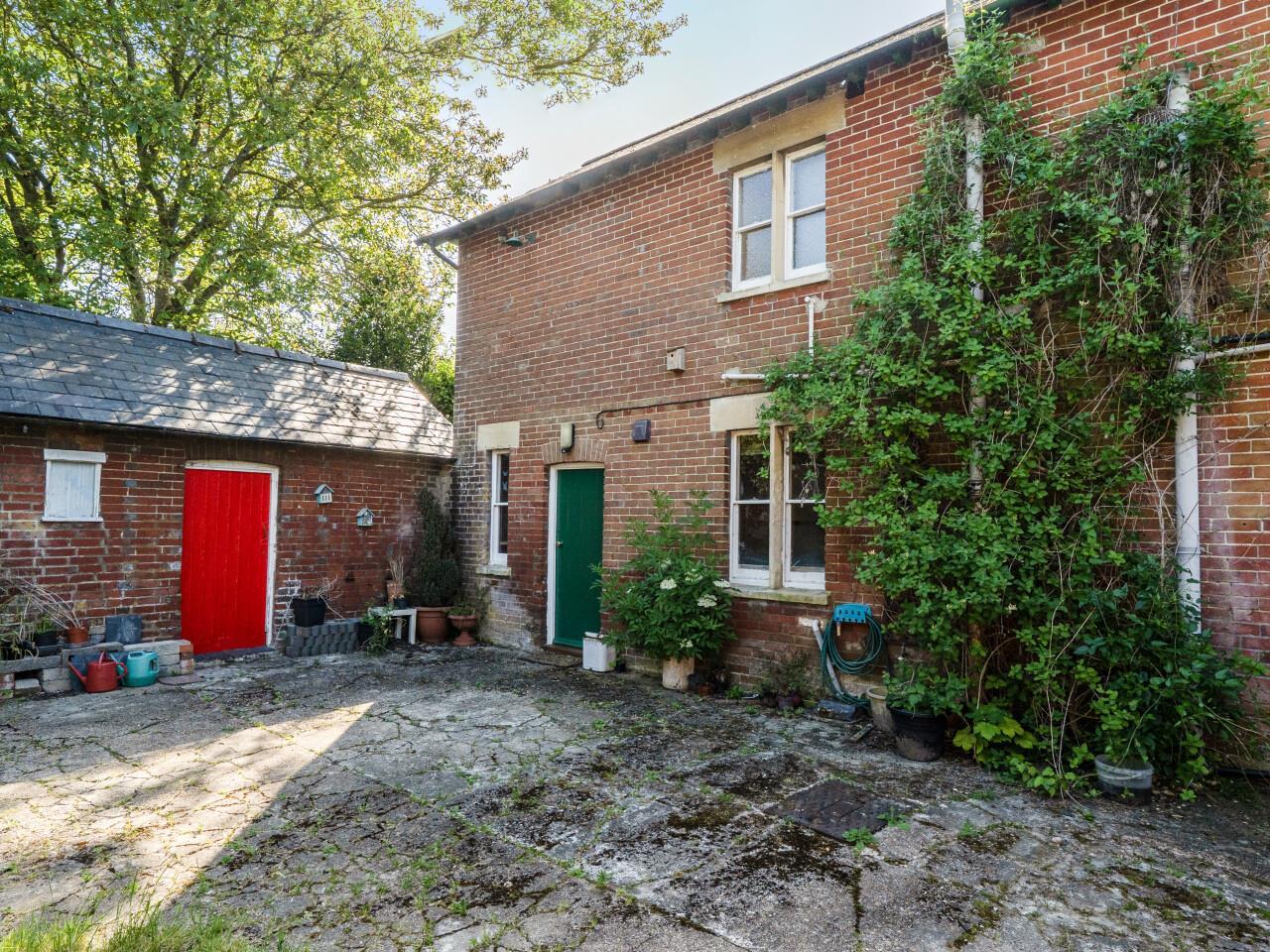 Property Image 23c38d48-e3a1-4c71-a957-a67422e0f12f