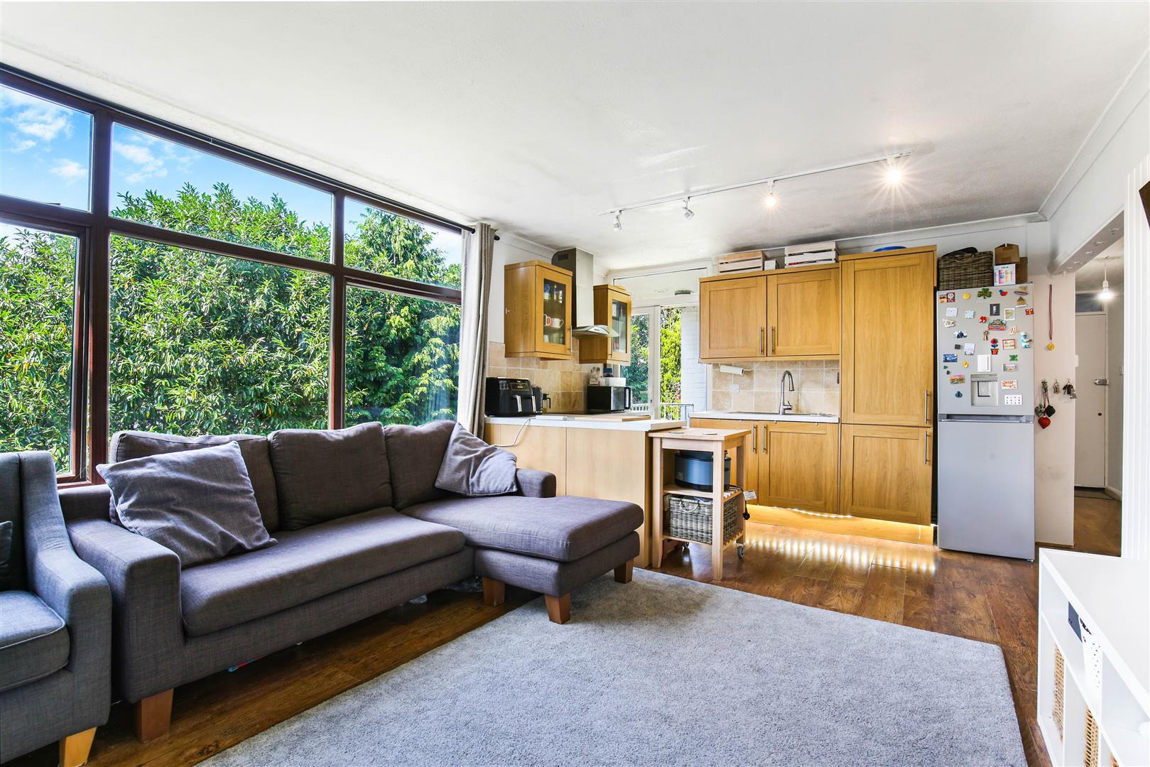 Property Image 23dca0e5-d7dd-4222-be92-3a33481b21e8