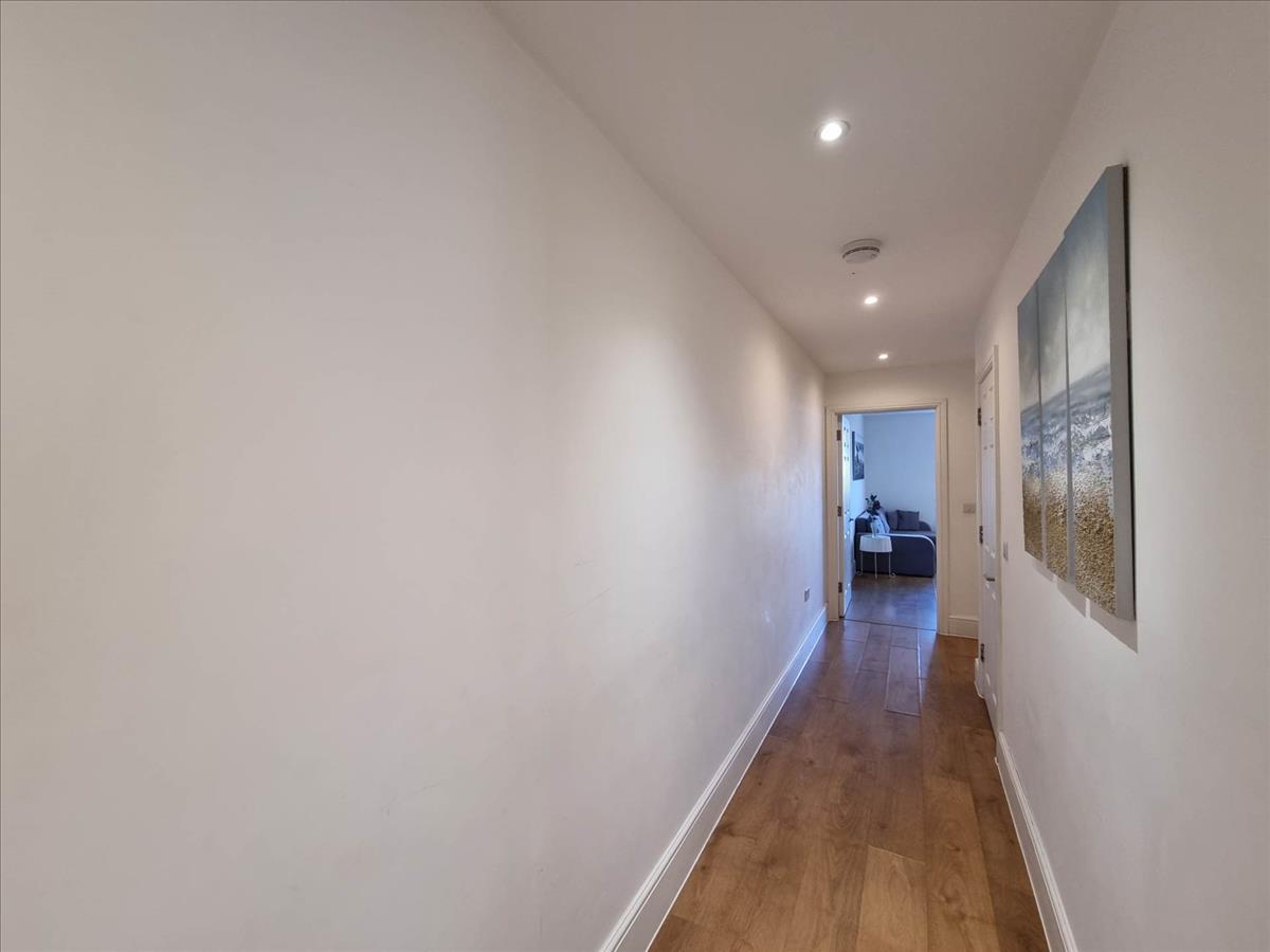 Property Image 23ea2a92-5f0f-4822-8bf1-a20c77facbf6