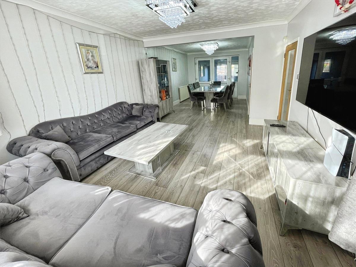 Property Image 2418e670-9d29-4503-8bdc-376cd81d4ce5