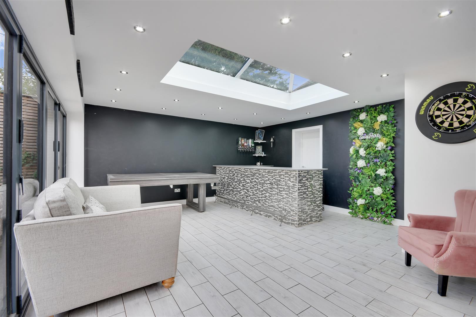 Property Image 245cb4c2-51b6-4e85-9f15-272988ab62eb