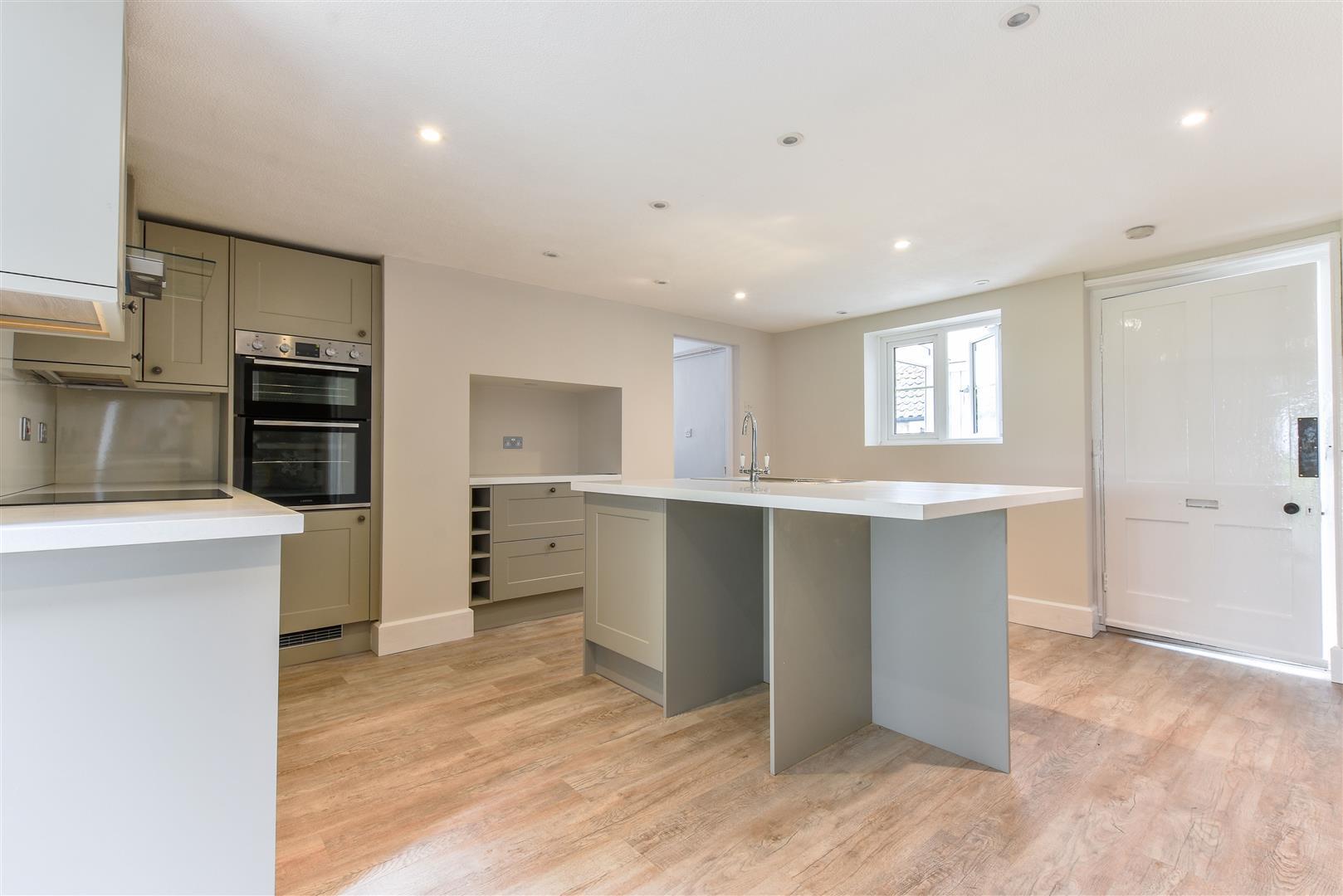 Property Image 248620f6-2dfb-4f26-add2-670c00633389