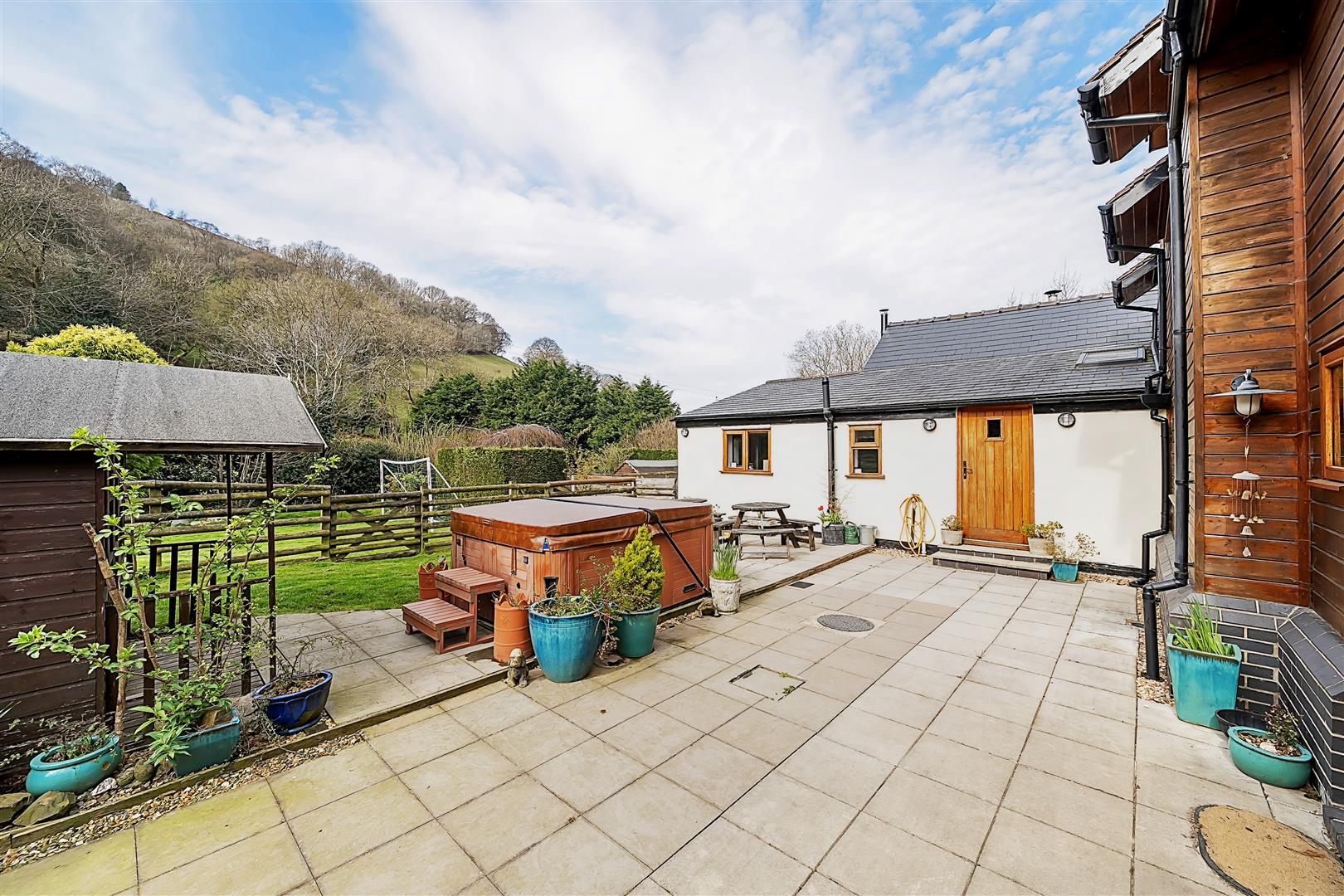 Property Image 24f44f55-66a3-4a23-980b-40f0711481ff