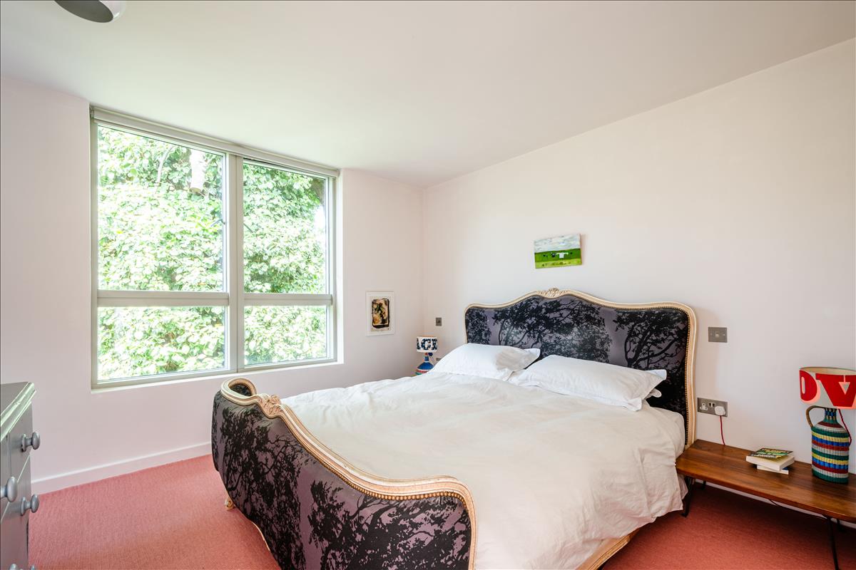 Three bedroom freehold modern house for sale in London Fields, Hackney, London, E8