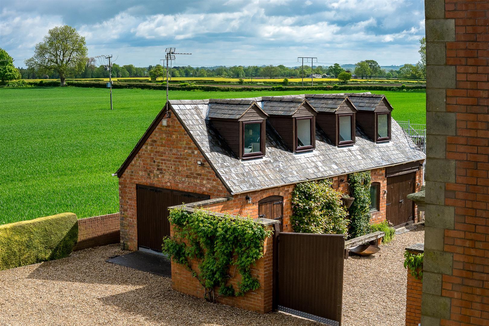 Property Image 256adb19-7cf4-4adc-9aaf-cd01d6330a9b