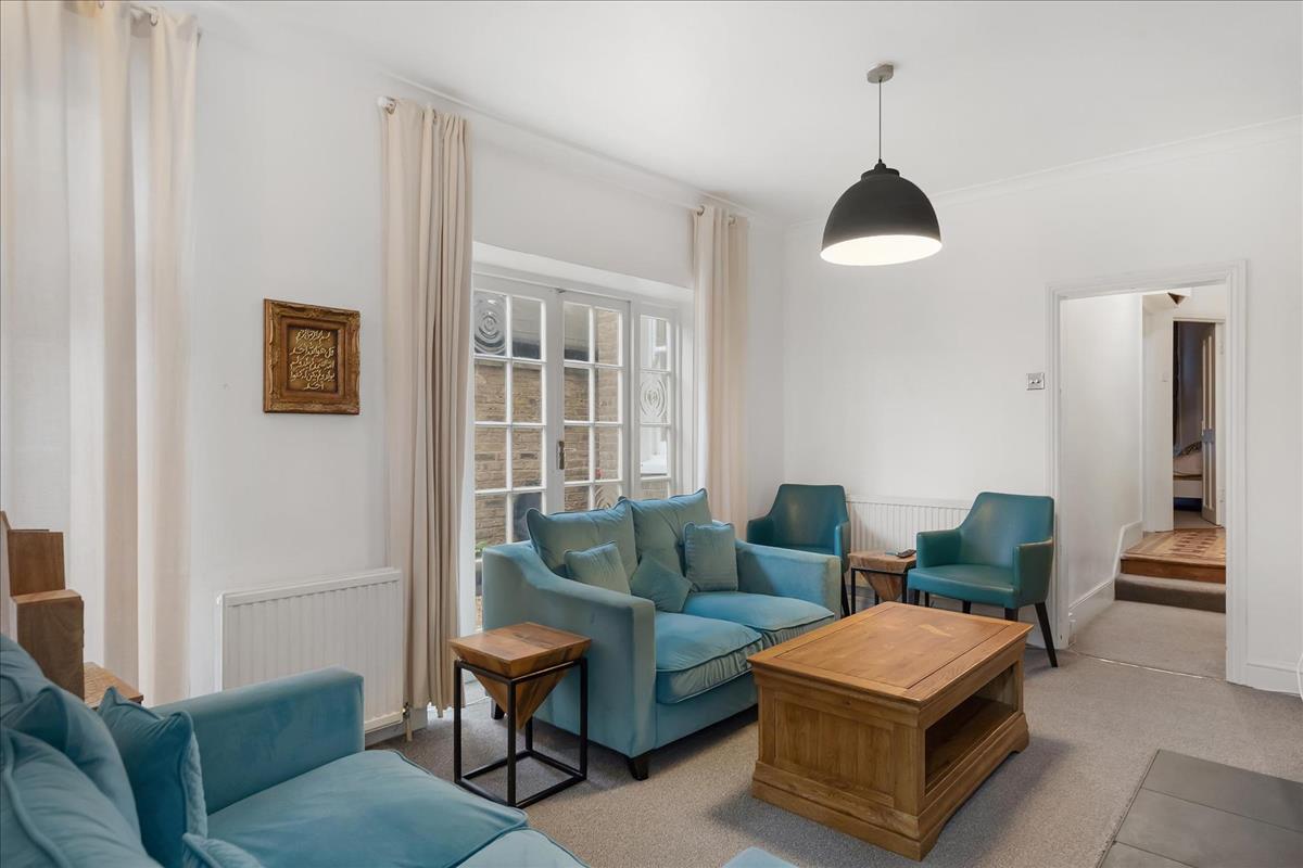 Property Image 25875880-578d-40eb-847a-0e53fa736b5b
