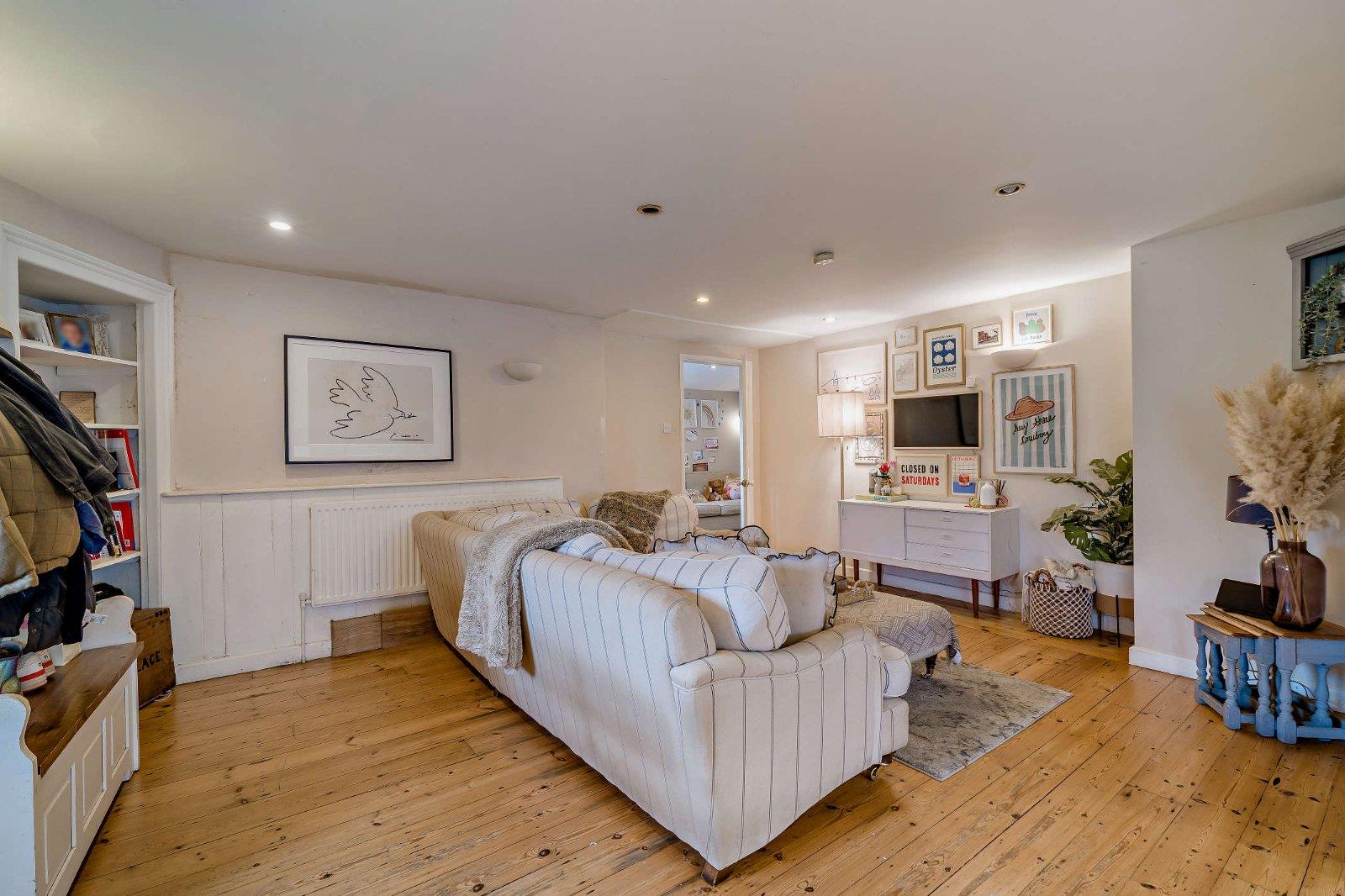 Property Image 2639f628-63c2-42f1-a246-e968ae7f8d52