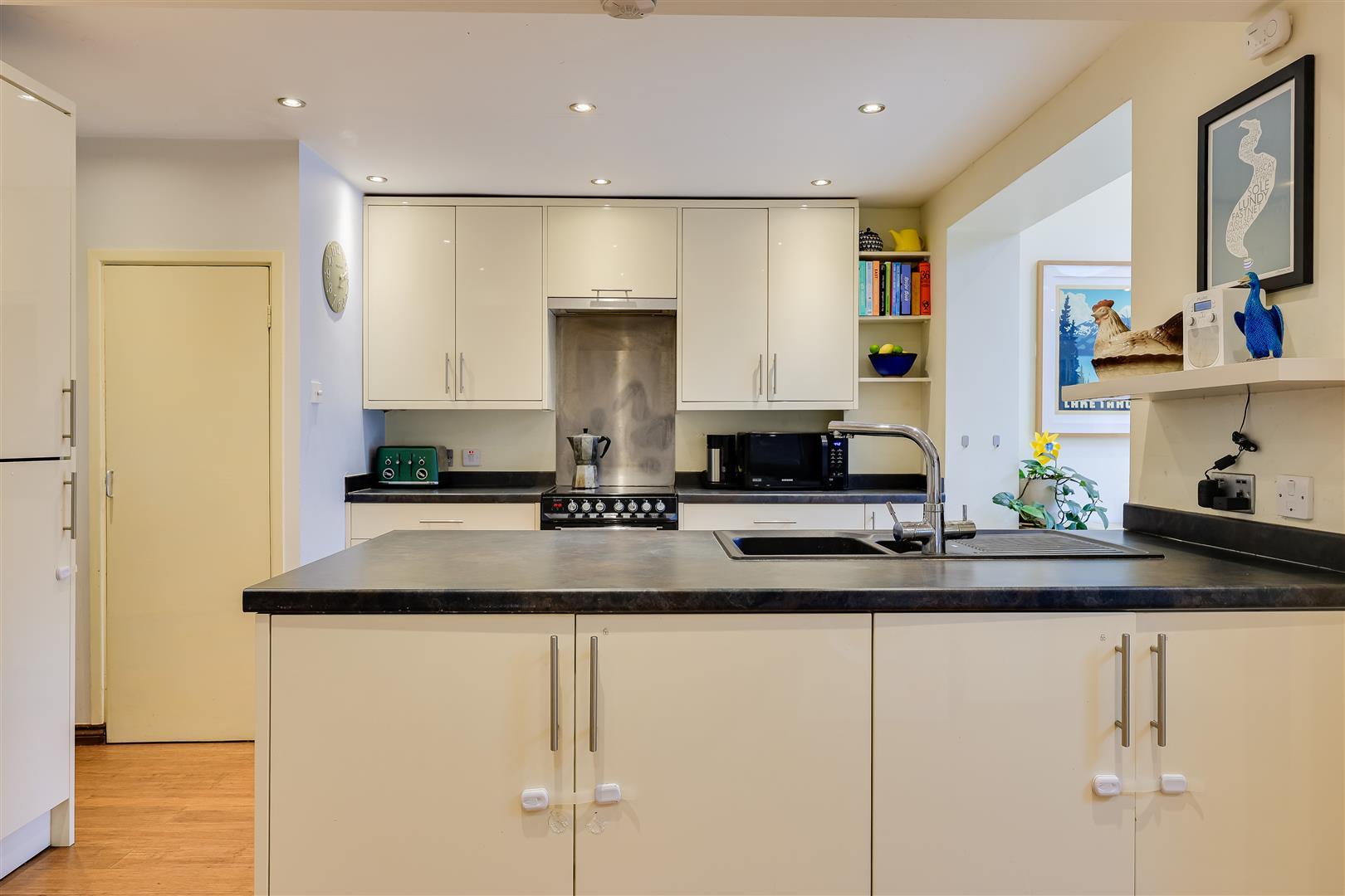 Property Image 266376b4-d123-4aff-83b8-1797438a4055