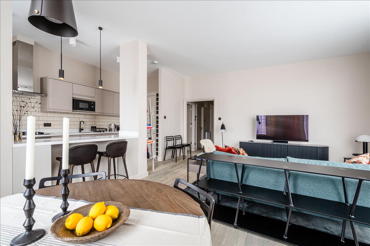 Newly refurbished two bedroom high end apartment for let in the exchange building Spitalfields E1