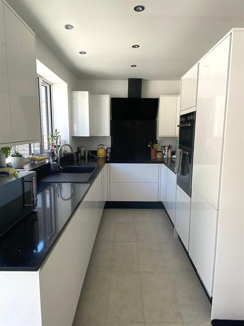 Property Image 27125170-92b3-4d00-ad6e-f9c17e0badd7