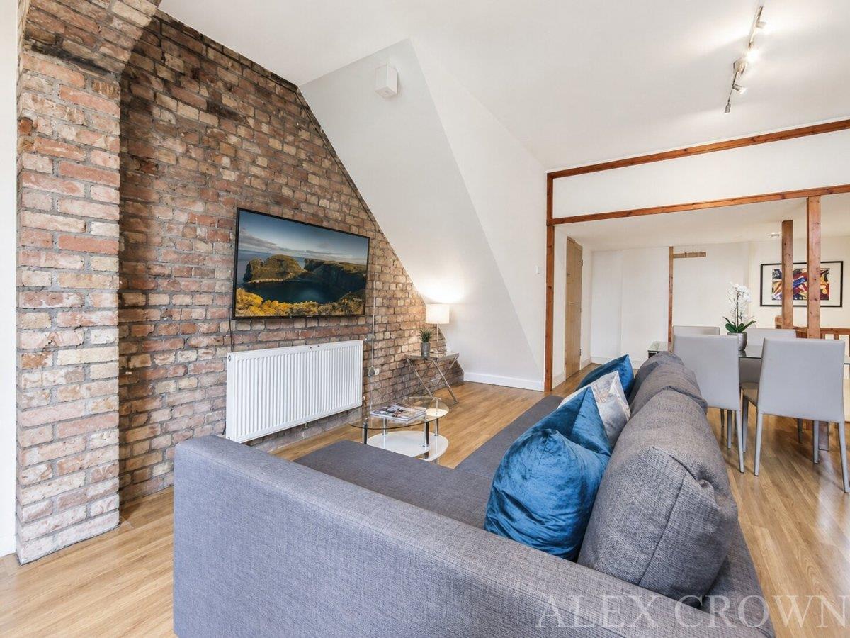 Property Image 27572cdd-5dee-4bd4-8f2c-4890ba67d6f1