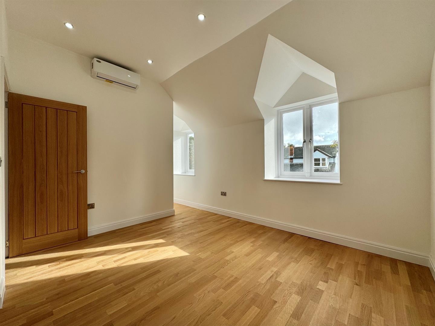 Property Image 27616475-2802-45ed-846d-f9358a3c9865