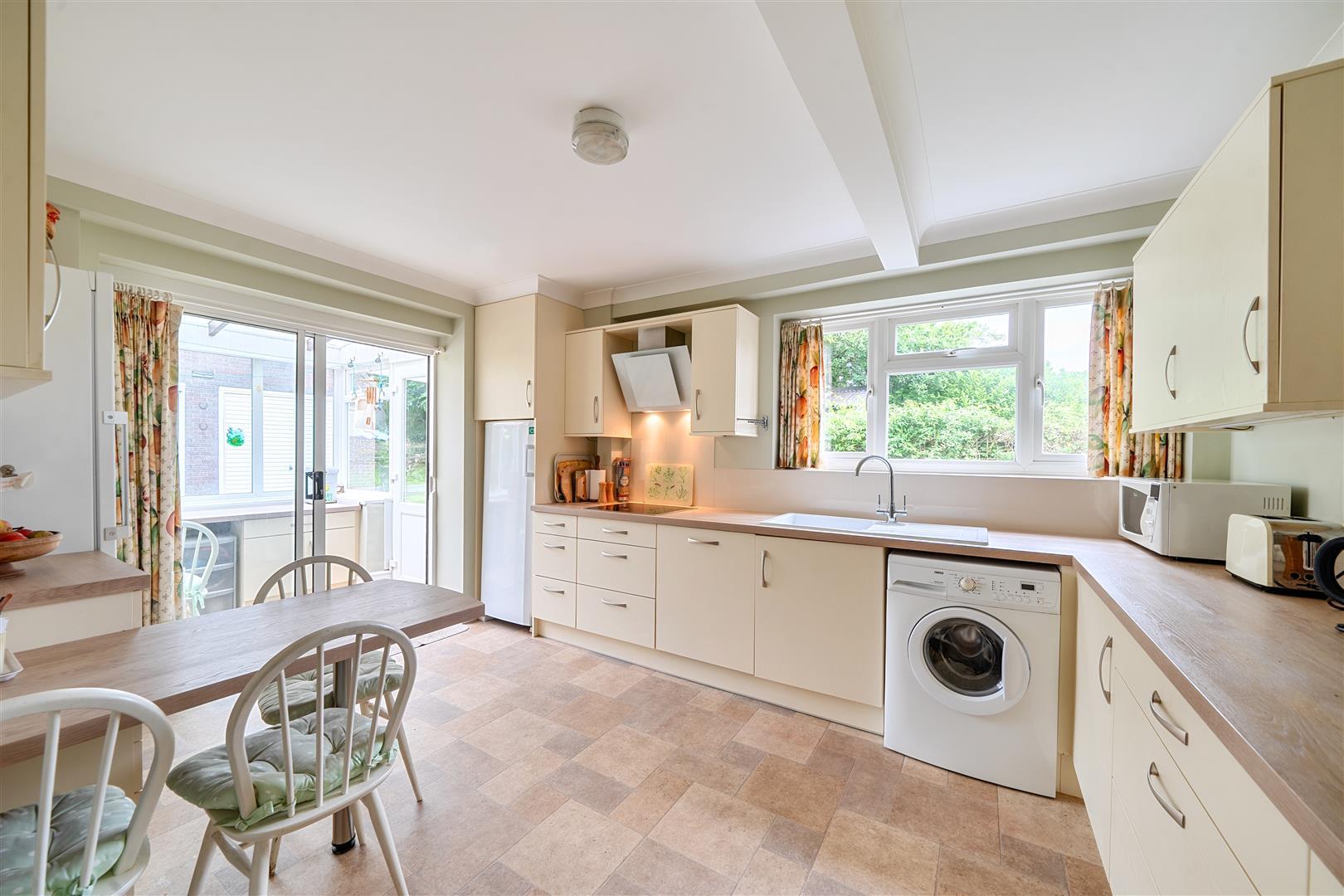 Property Image 27931242-9950-4ba1-8e26-ee4b53d8529a