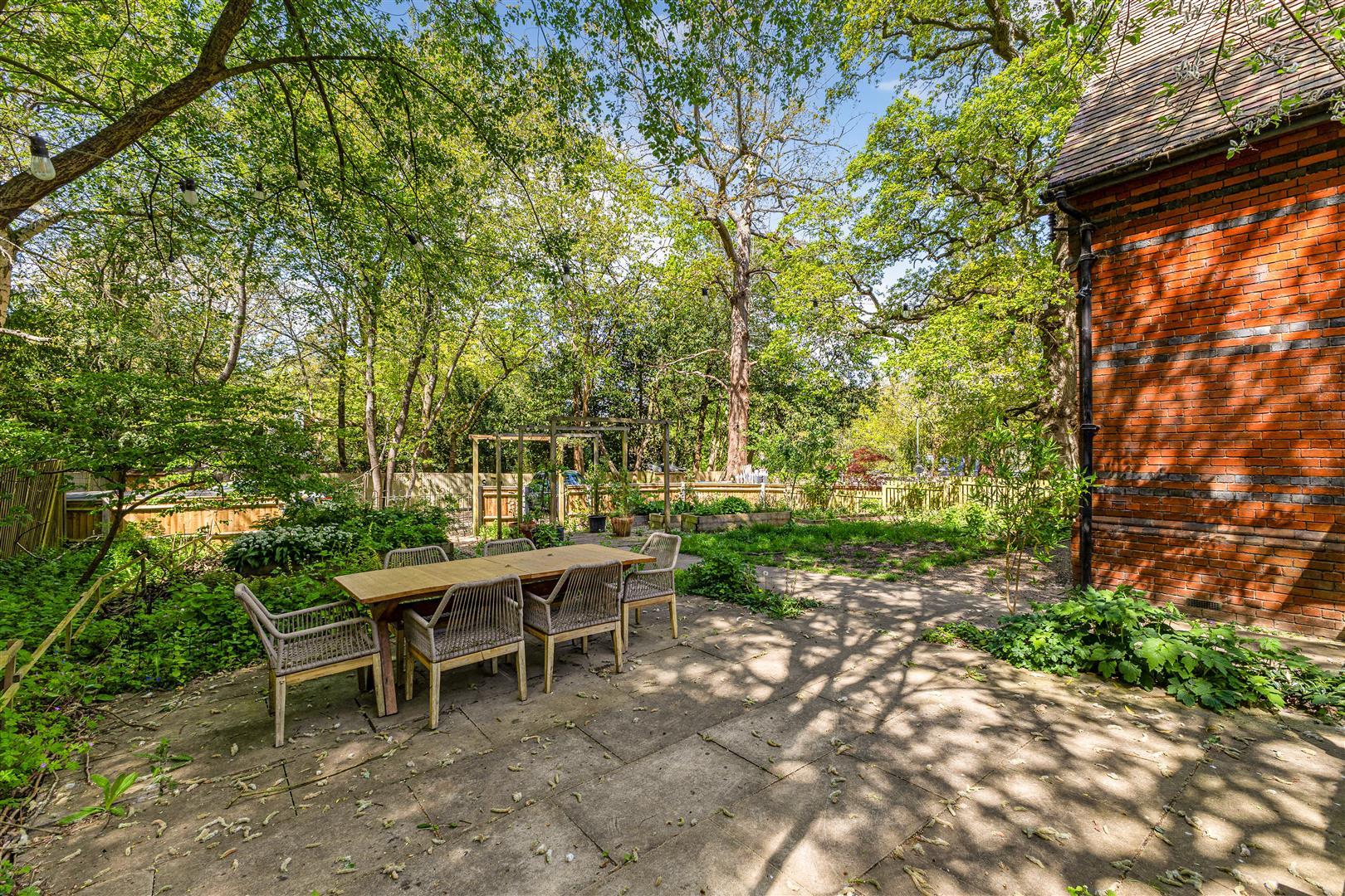 Property Image 27a099a7-493b-4bfa-8349-a646bc44df19