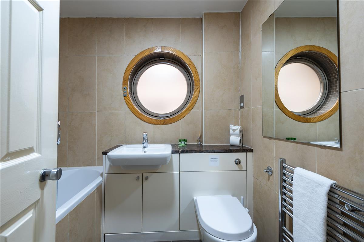 Property Image 27a176fe-95f3-450b-a6ab-af7514f0e388