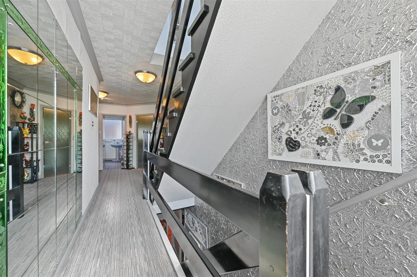 Property Image 27a5363c-9ef5-4683-b9d7-2fef7be07f24