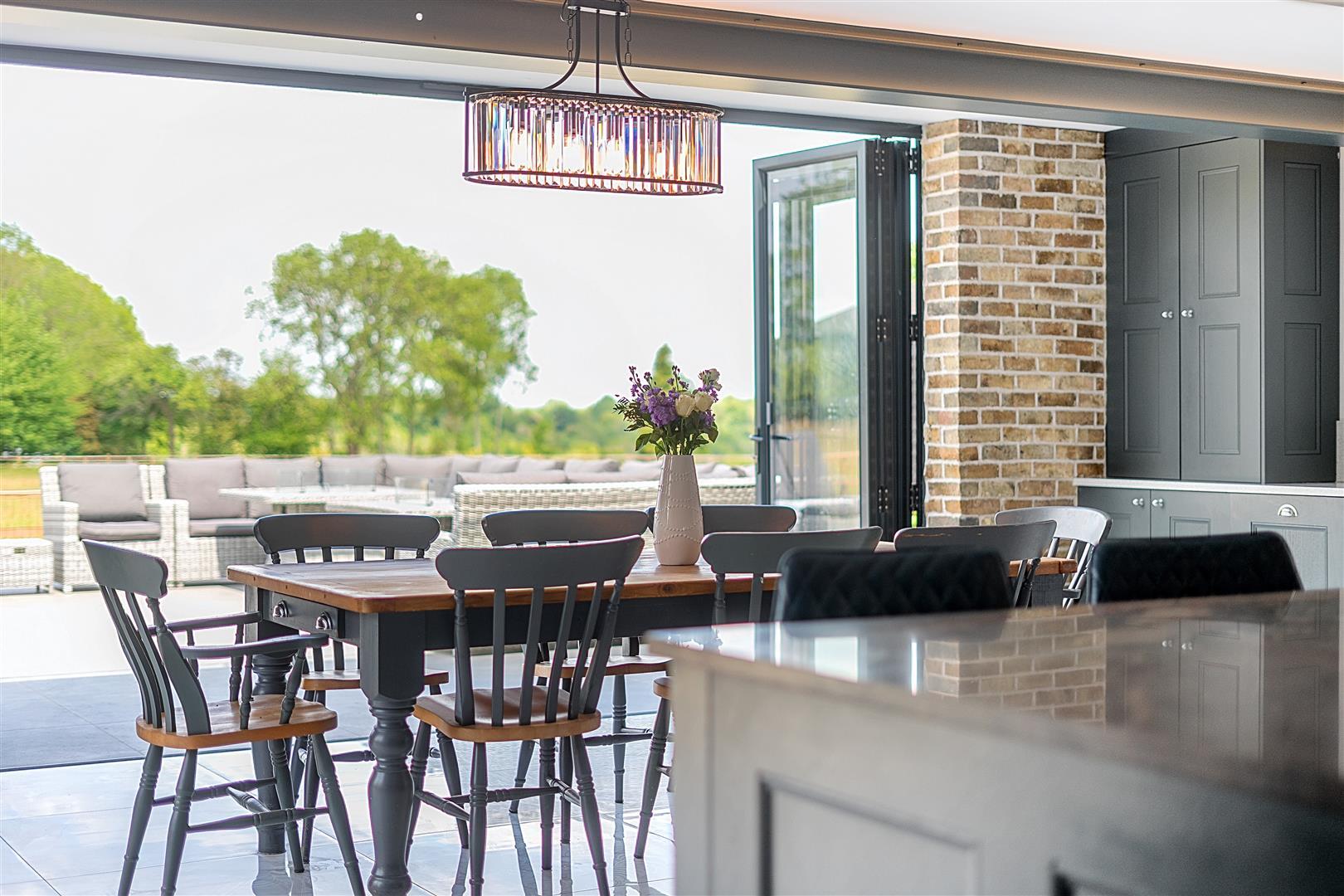 Property Image 27a84cb4-18d3-40c5-97b6-eab61c39455c