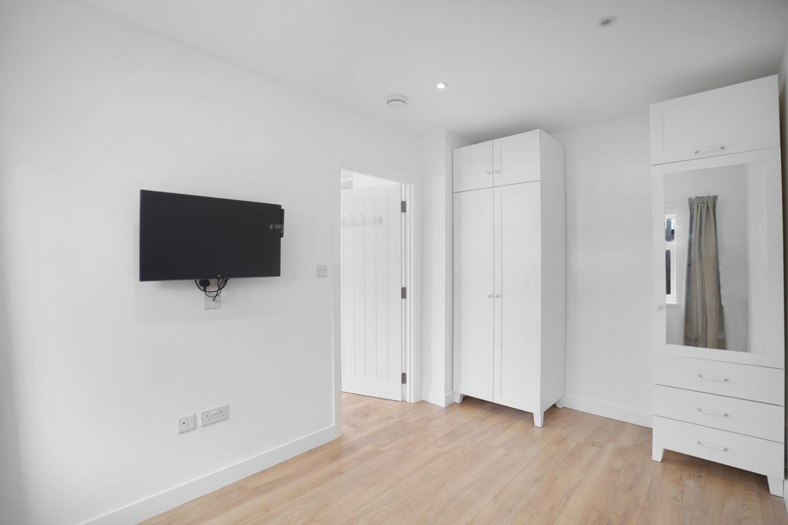 Property Image 27ce52cc-c742-4796-b297-a3b09f82dc04