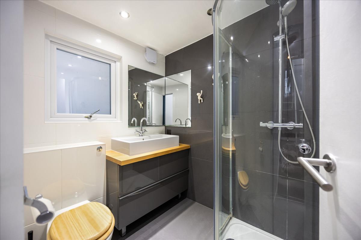 Property Image 27e05e6d-dad9-4a57-b079-49361aded2ae
