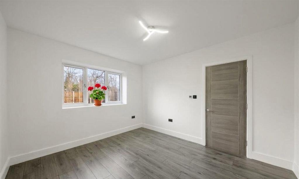 Property Image 27f7fd61-3e33-40f0-8f9b-219e9d68b137