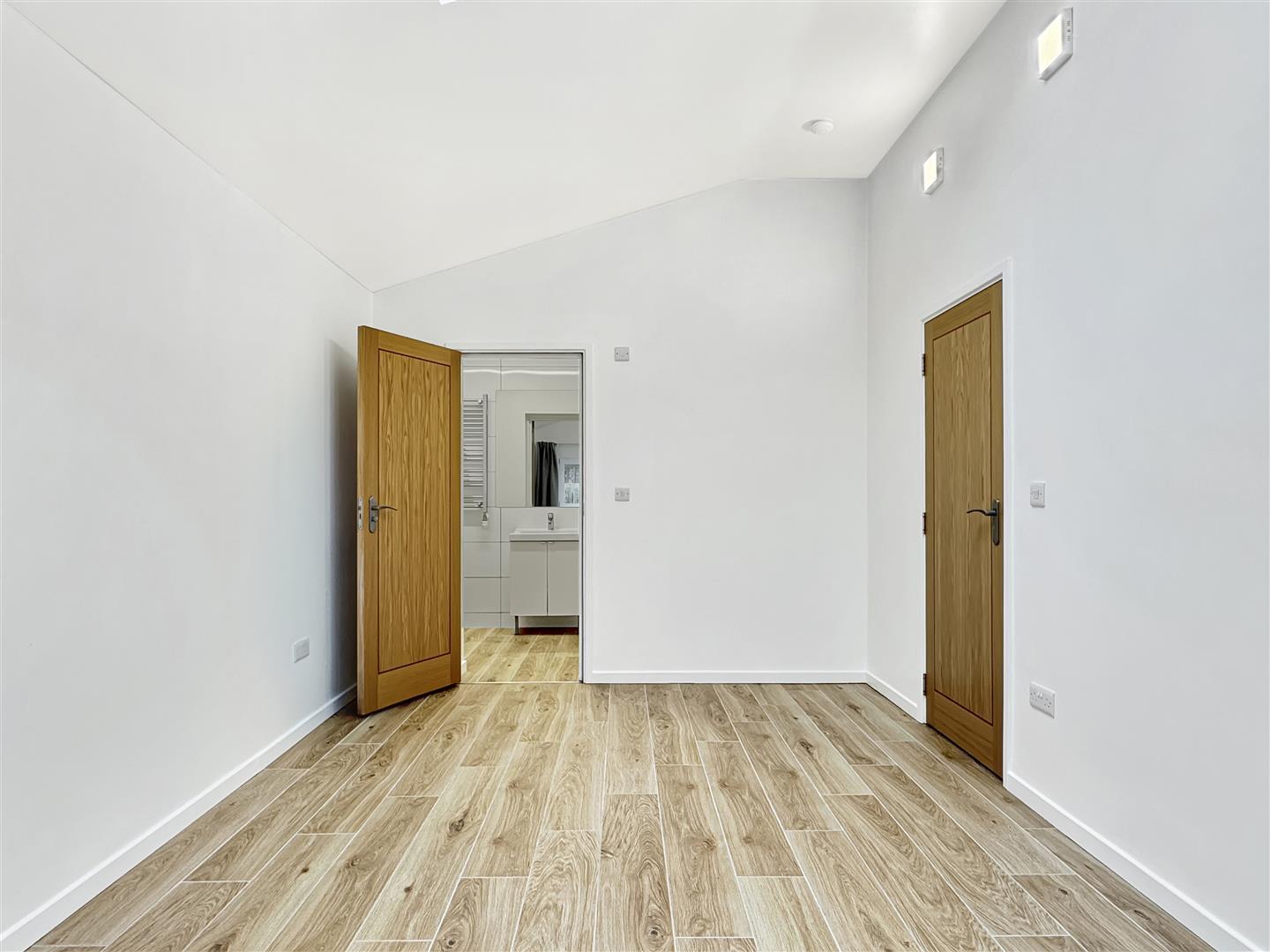 Property Image 2826e440-c621-47f9-989c-ee0d40802a35