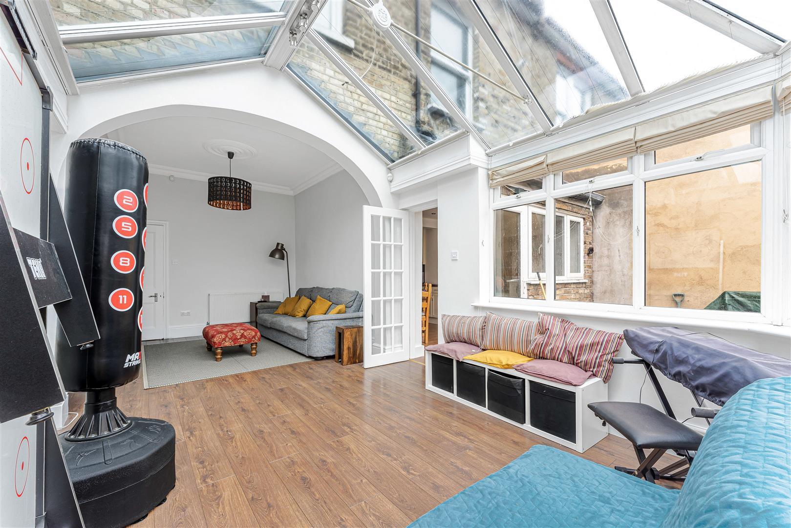 Property Image 282d5dbd-8704-44e9-94fa-231eee93d36c