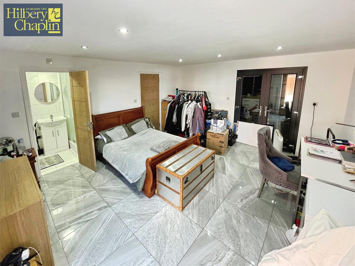 Property Image 285fc66c-581f-45e0-abca-5ca149511a3c