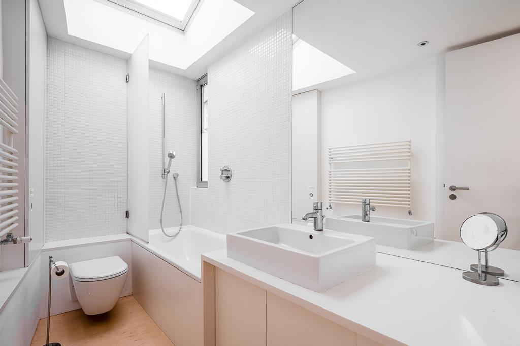 Modern bright architecturally designed house Shoreditch bathroom