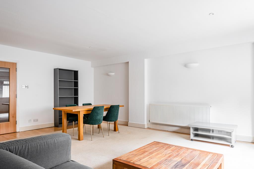 Three bedroom two bathroom split level apartment for rent in the heart of Hatton Garden EC1