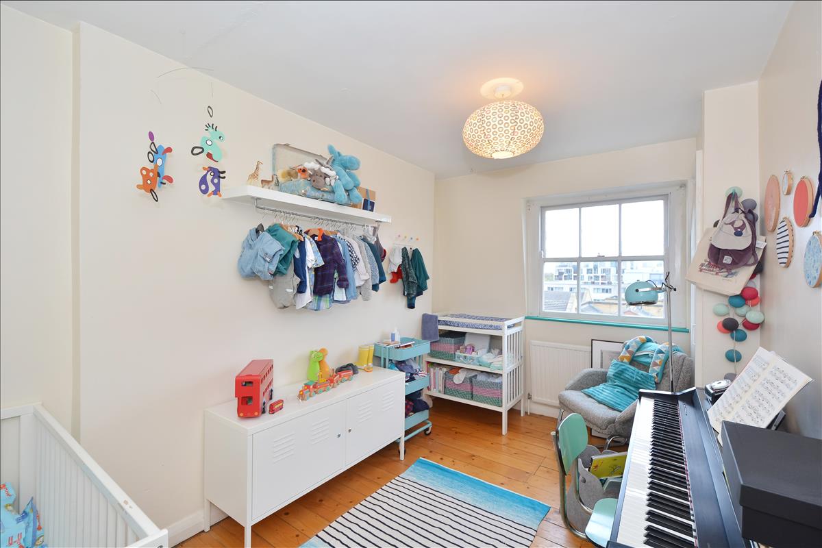 top floor period conversion for rent on islington park street
