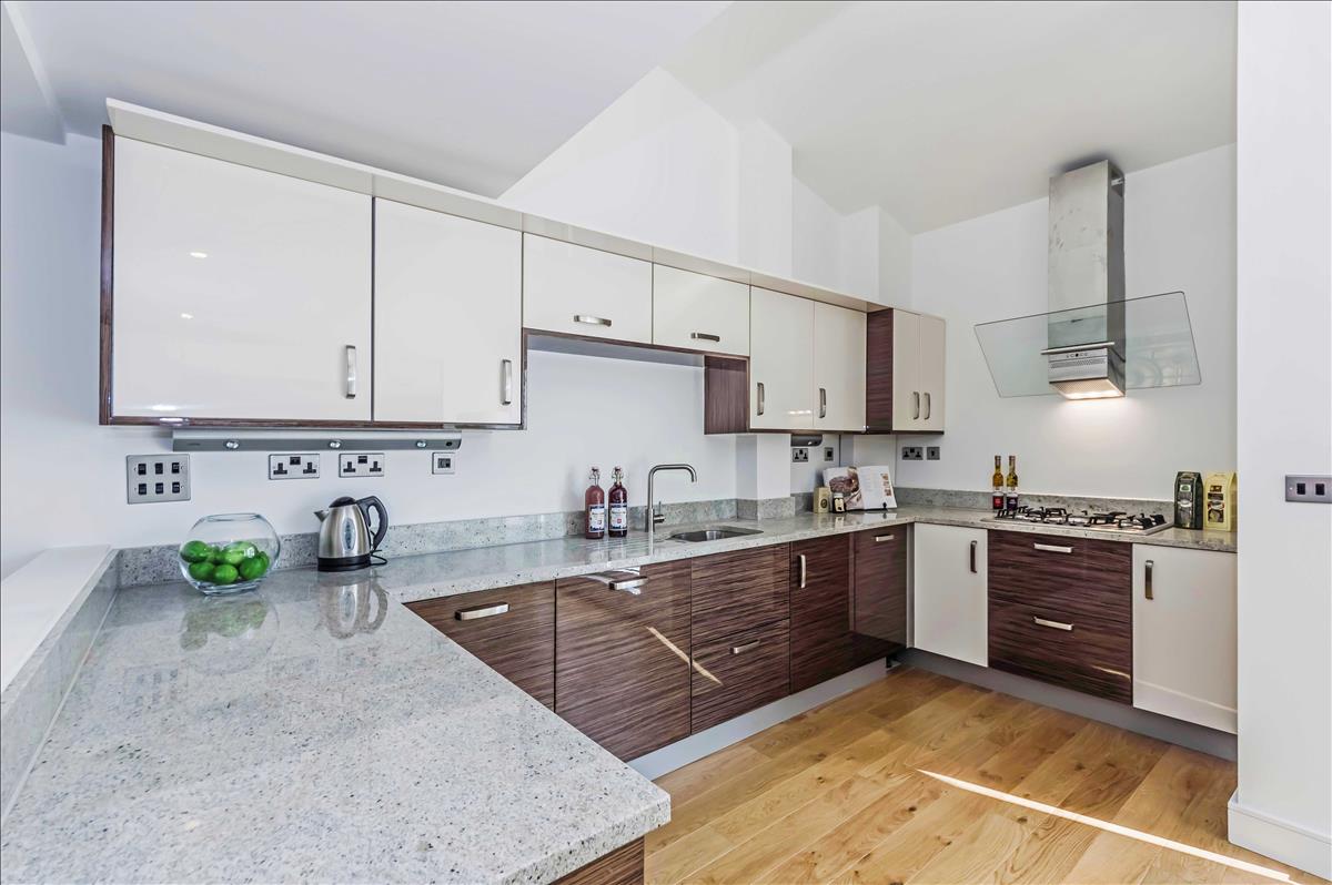 deluxe four bed gated mews house for rent in the heart of de beauvoir