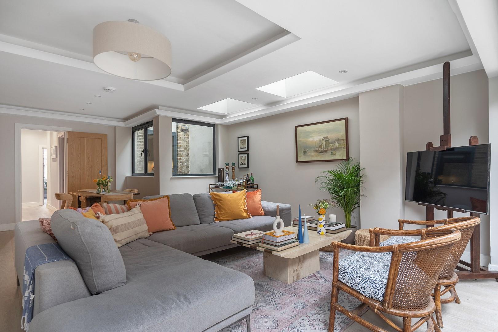 Property Image 29aa11f2-2f47-43c6-82ee-2f7da65a5bc3