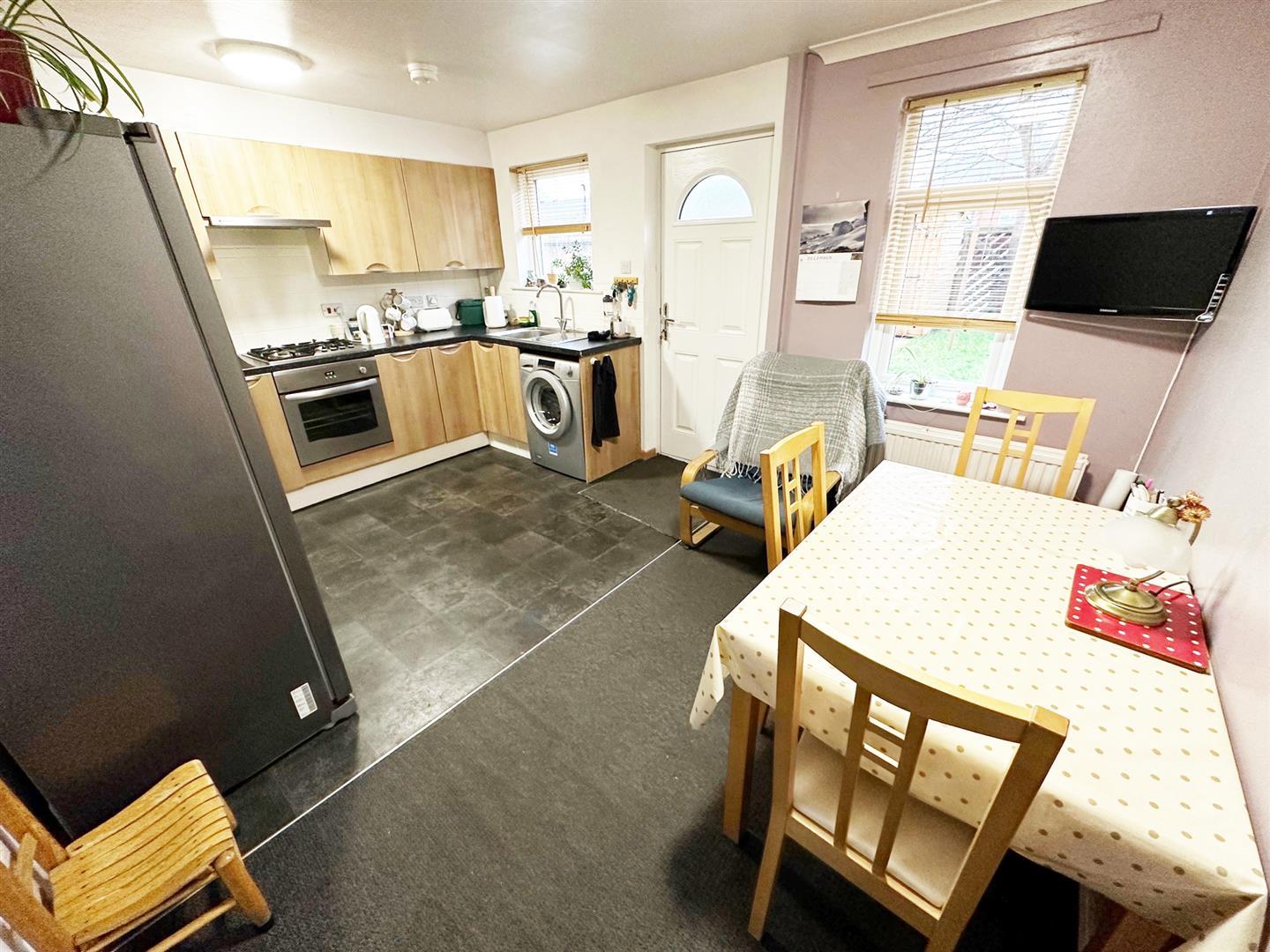 Property Image 29e31134-38a7-4bb3-8d3e-ab29025ebb46