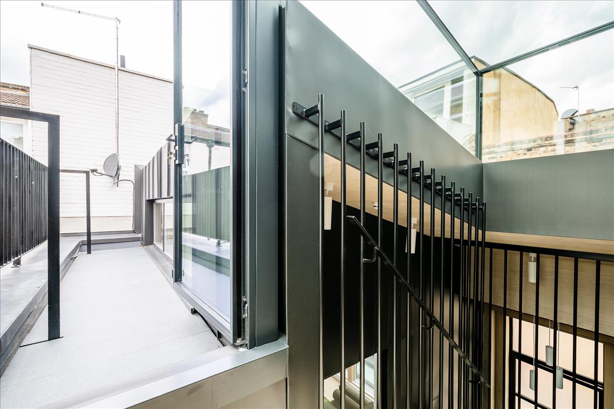 Three bed mews house development with architecturally designed interiors for rent e2
