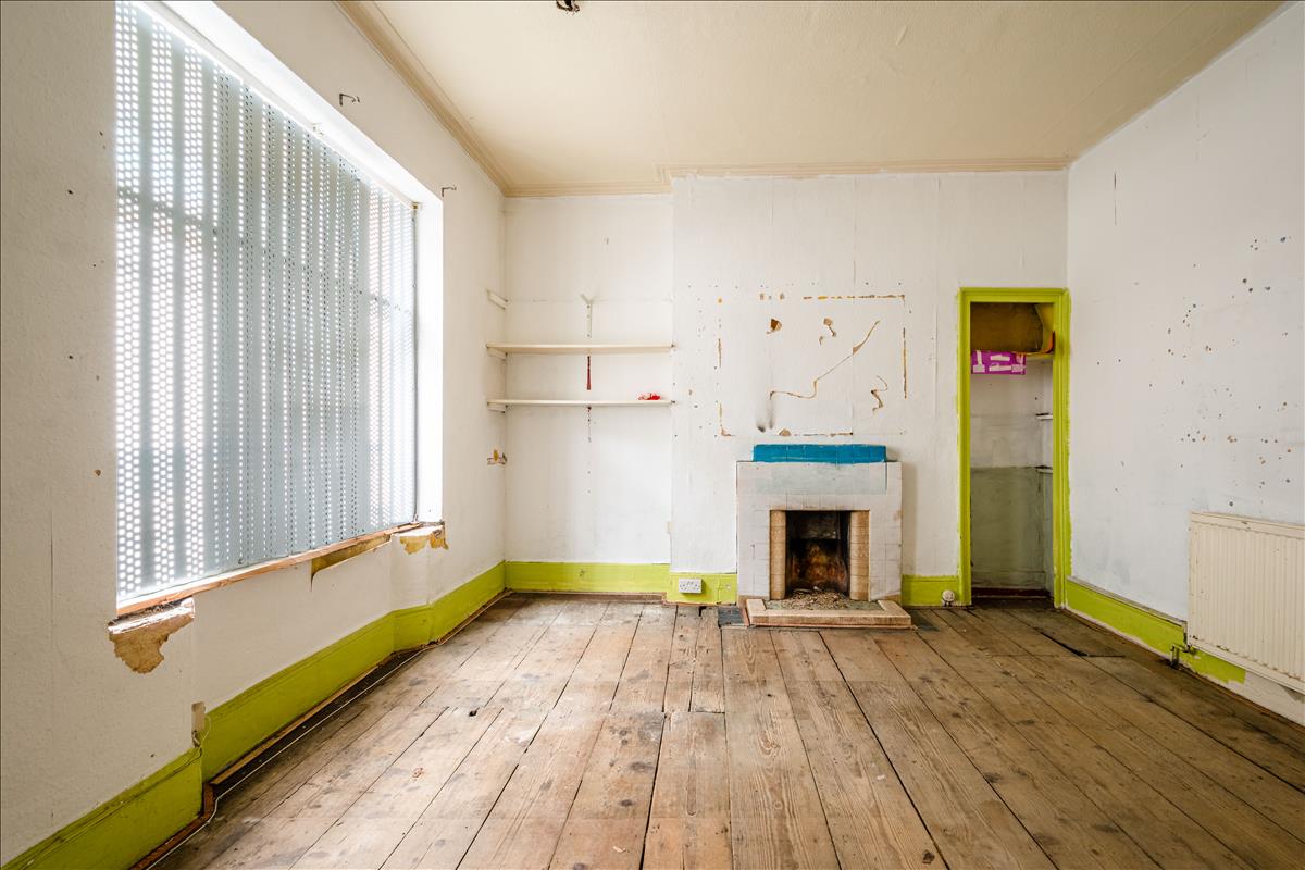 commercial building to rent London 