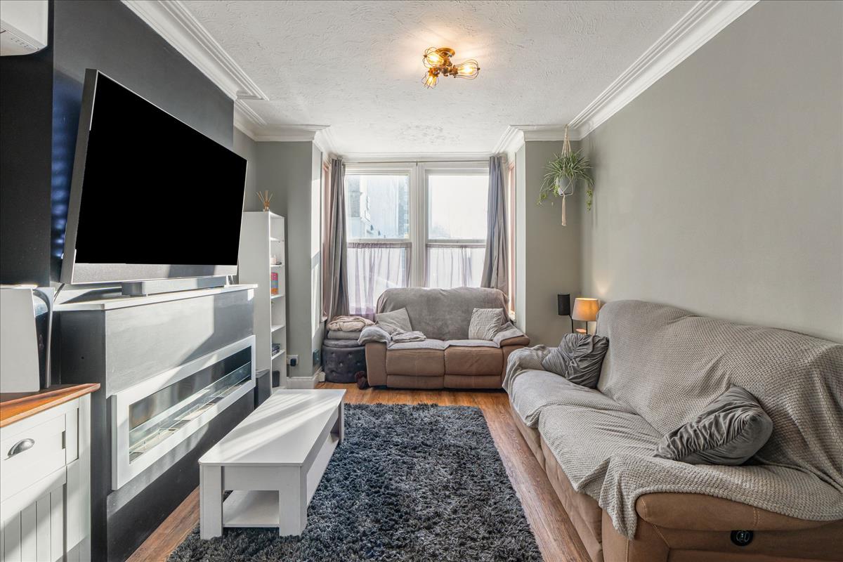Property Image 2af87a90-130a-43c8-bf26-695ebf0a75e4