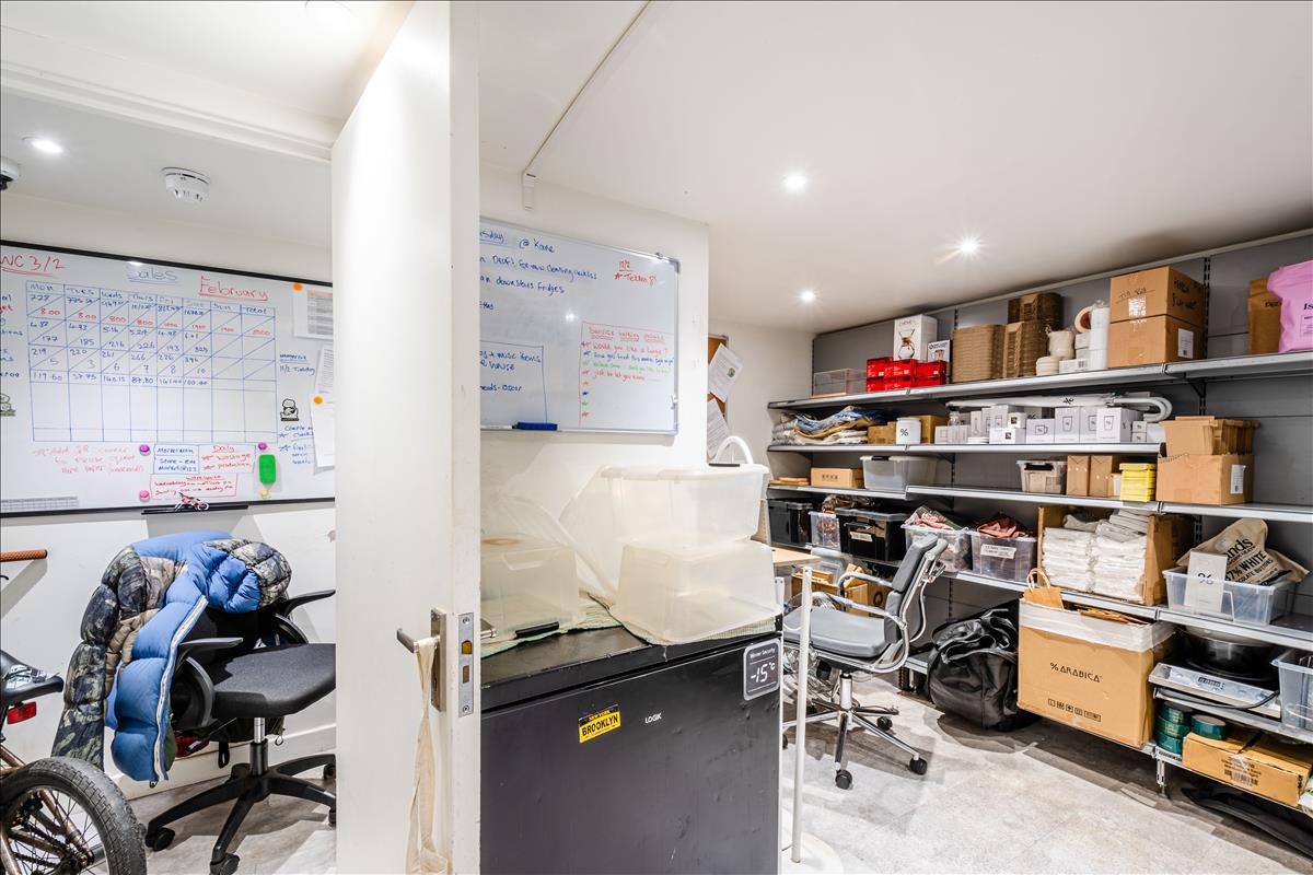 long leasehold to buy in Broadway Market 