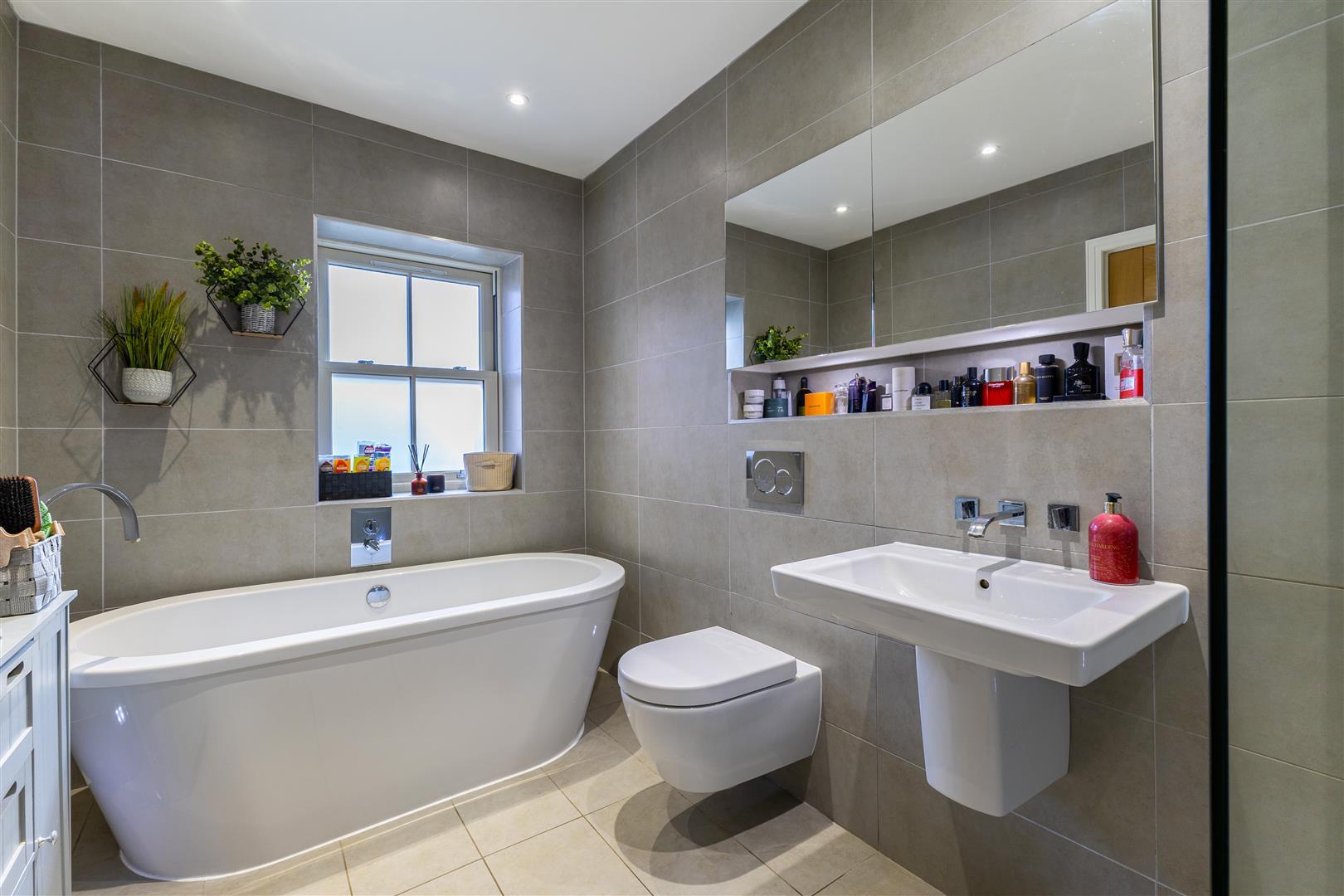 Property Image 2bcd2de6-4664-42c0-834b-184b94e737e5