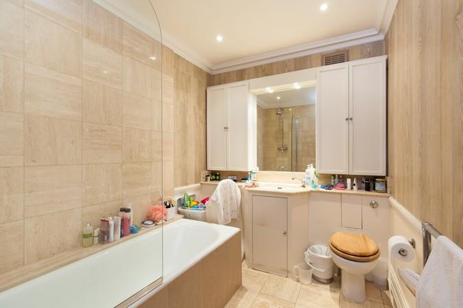 Bathroom (2).jpg