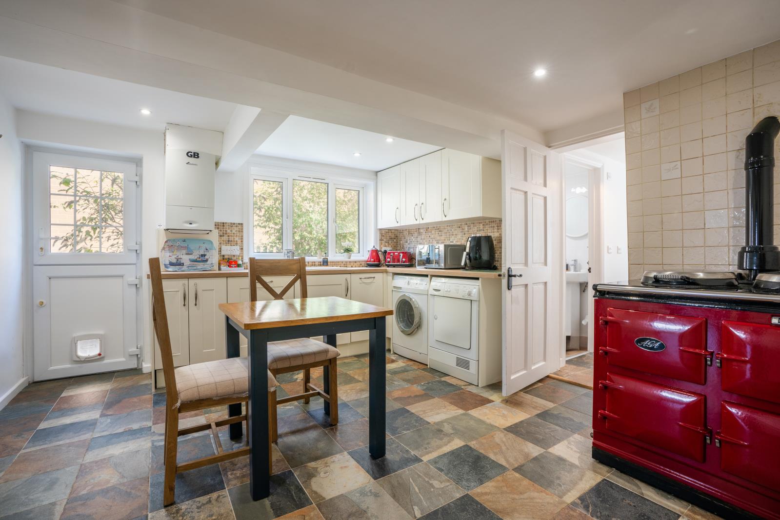 Property Image 2c492691-d0f5-418f-9721-78125ac10160