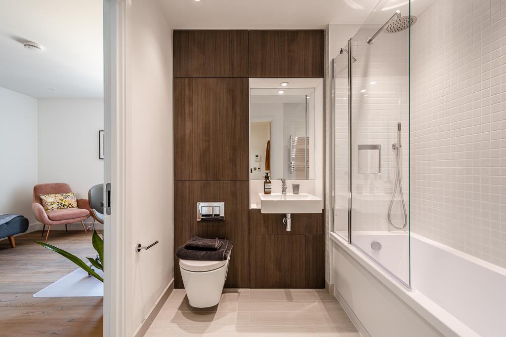 Three bedroom apartment for sale, Hackney, E8