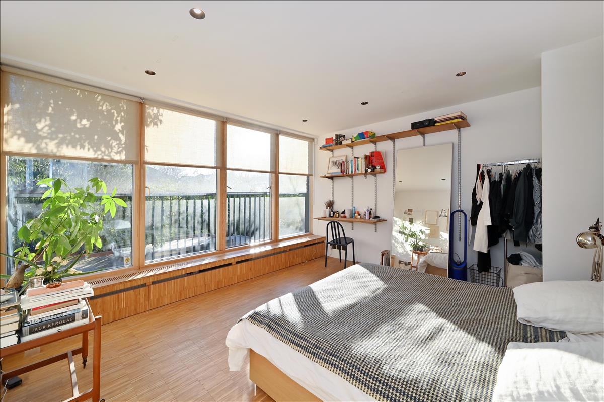 incredible four bedroom townhouse with garden available for long let in london fields e8
