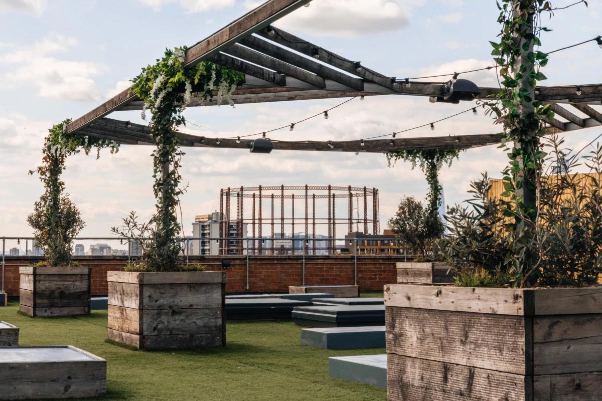 Offices with a Rooftop Bar in London