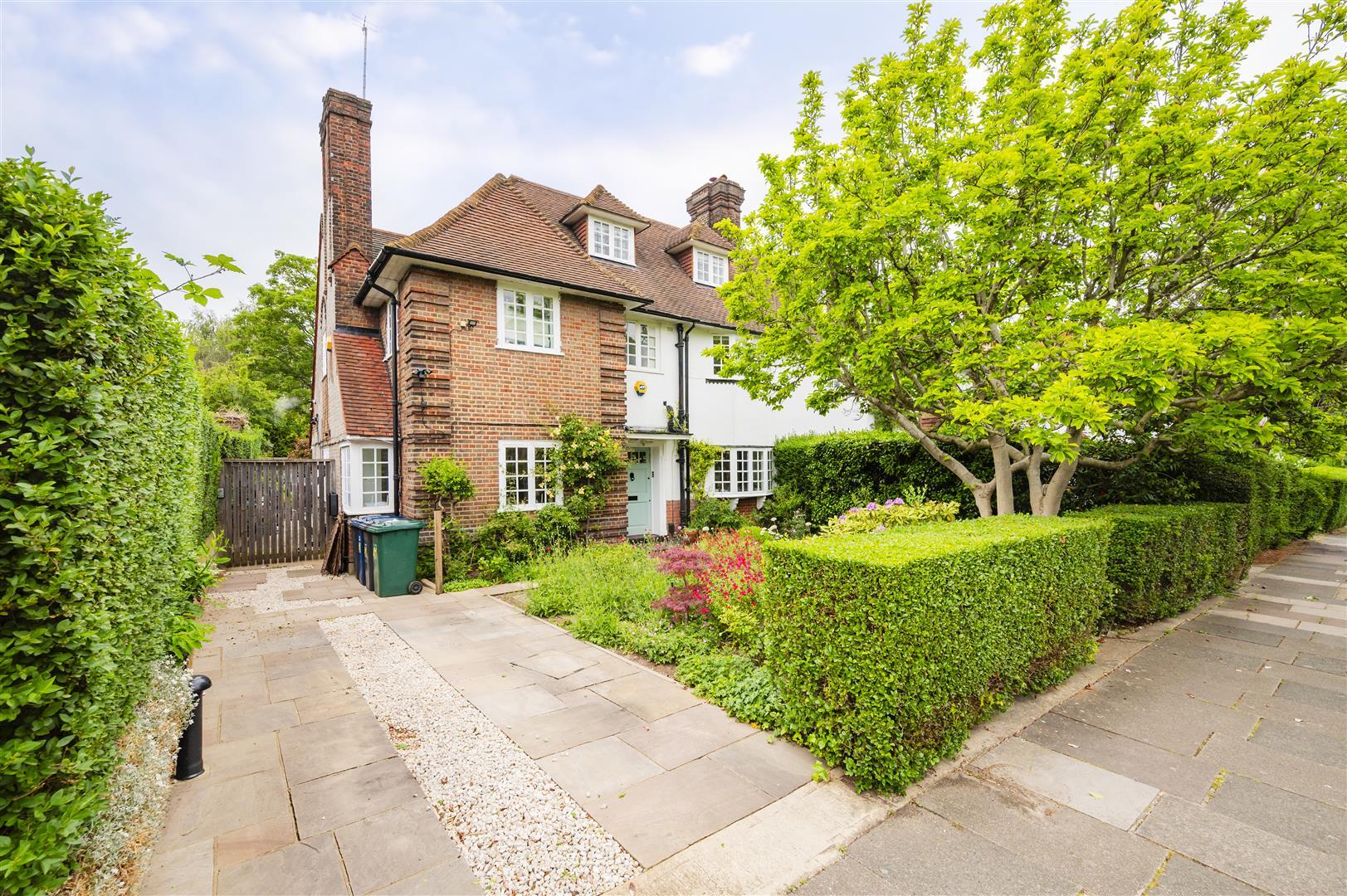 Property Image 2ee16ee7-8048-45b9-9b3d-c89007c020b3