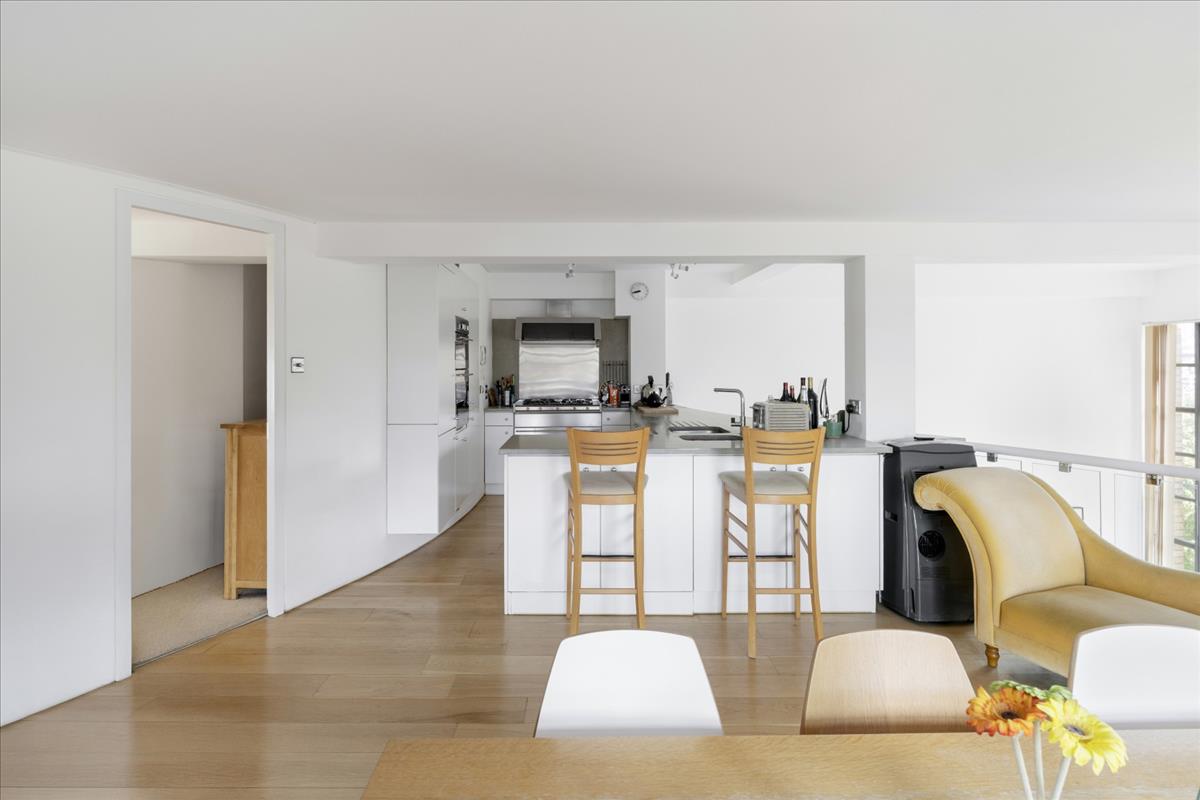Property Image 2f7503af-f3d1-45c6-8ca9-5370aae412d6