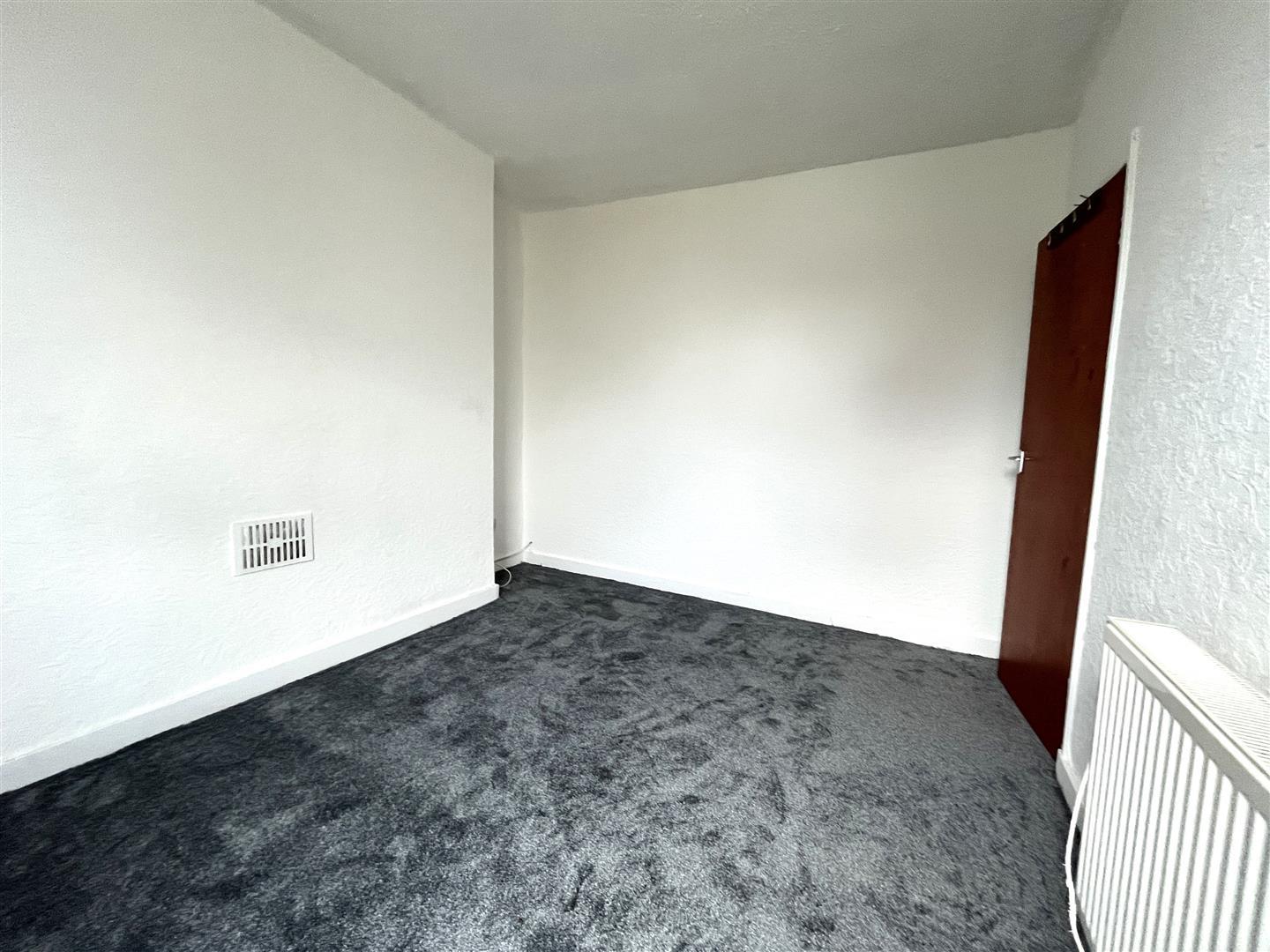 Property Image 2f96af74-2918-42d2-abe8-75439b8345d8
